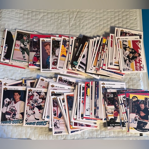 NHL Other - HUGE Lot of 100+ Vintage 90s Hockey Cards